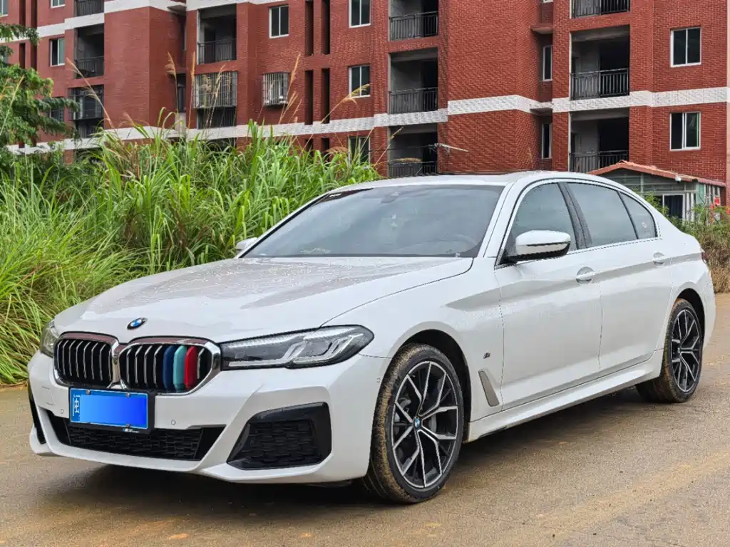 BMW 5 Series 2023 — фото 1