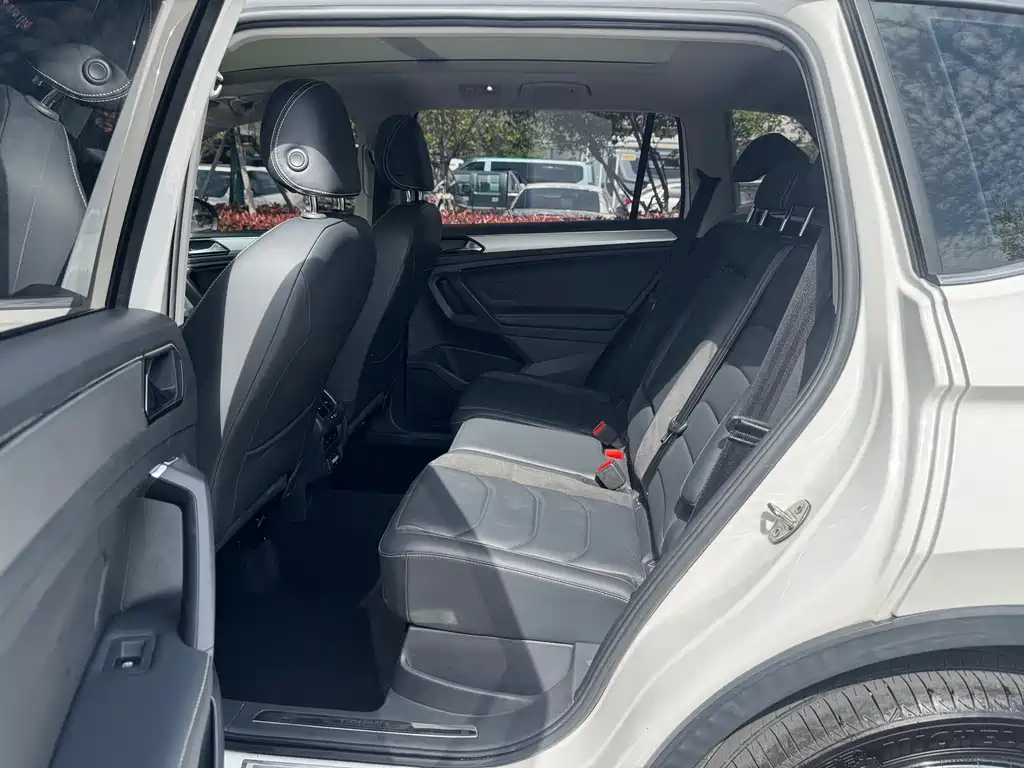 Volkswagen Tiguan L 2021 — фото 10