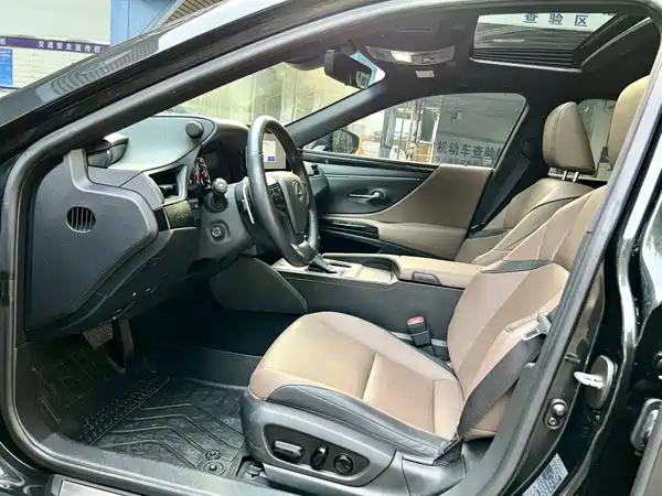 Lexus ES 2024