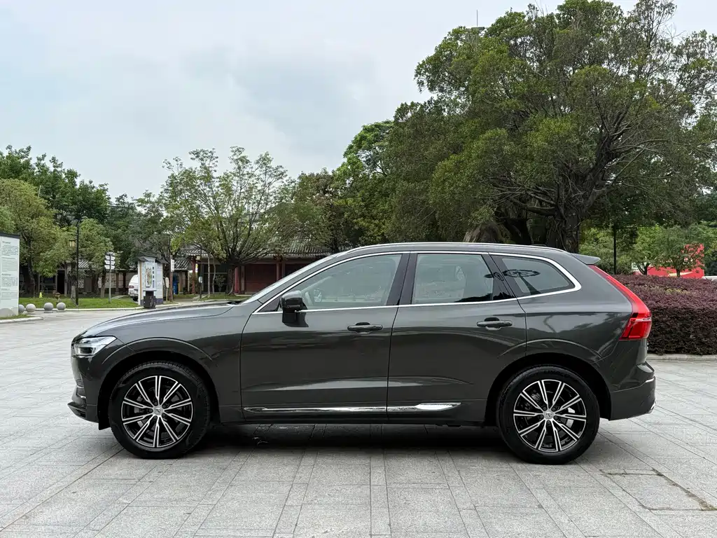 Volvo XC60 2019 — фото 11