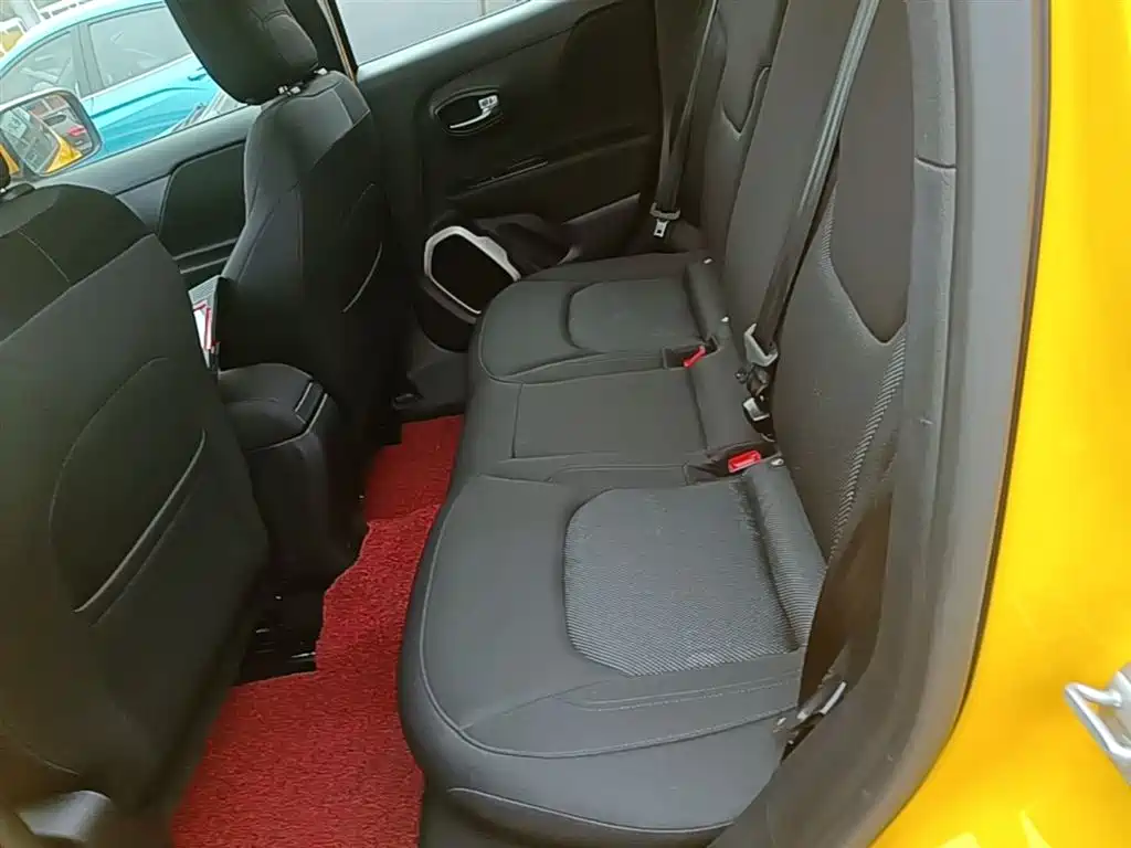Jeep Renegade 2018 — фото 17