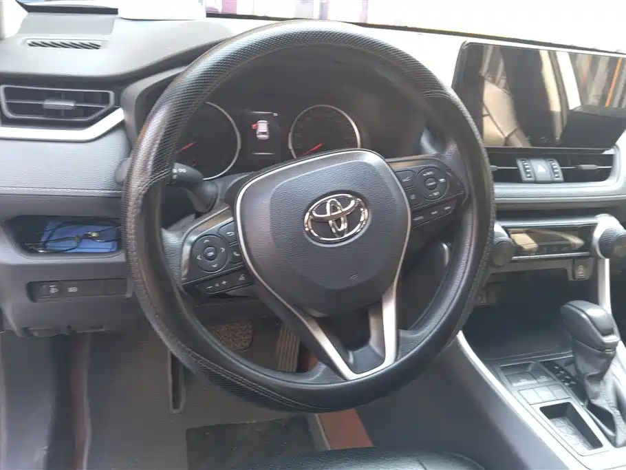 Toyota RAV4 2023 — фото 15
