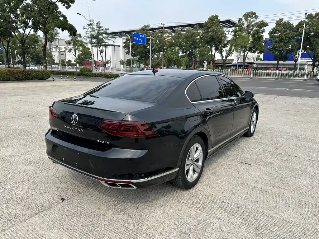 Volkswagen Magotan 2025