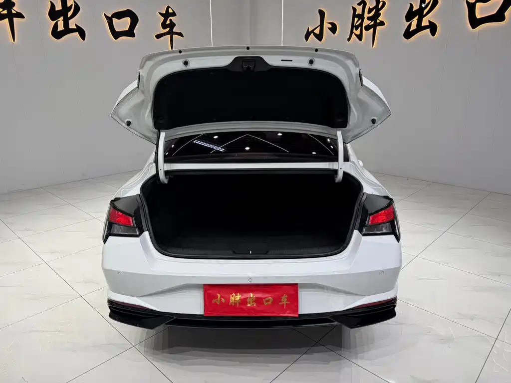 Hyundai Elantra 2023 — фото 18