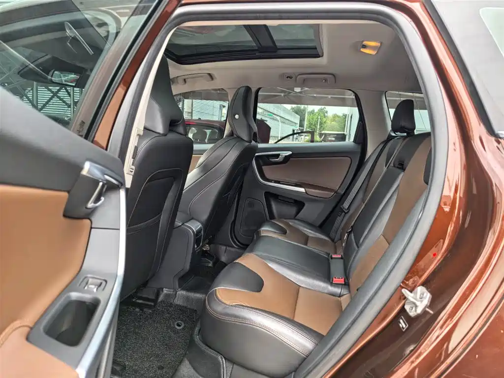 Volvo XC60 2015 — фото 12
