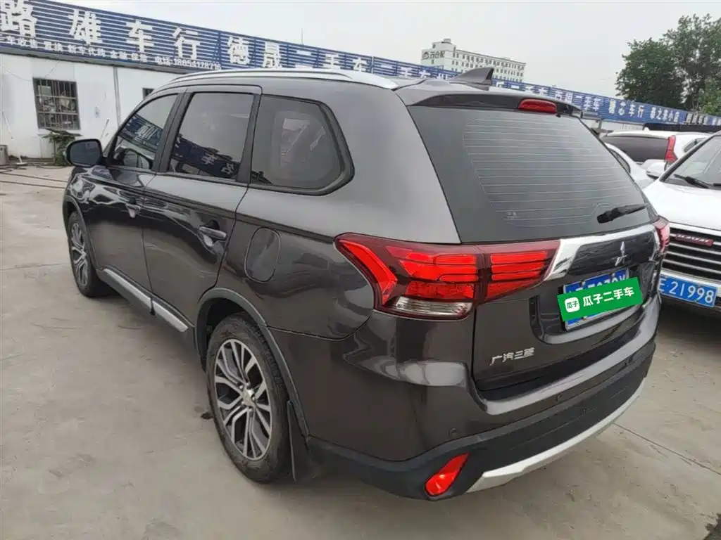 Mitsubishi Outlander 2018 — фото 5