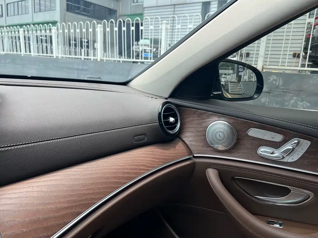 Mercedes-Benz E-Class 2022 — фото 18