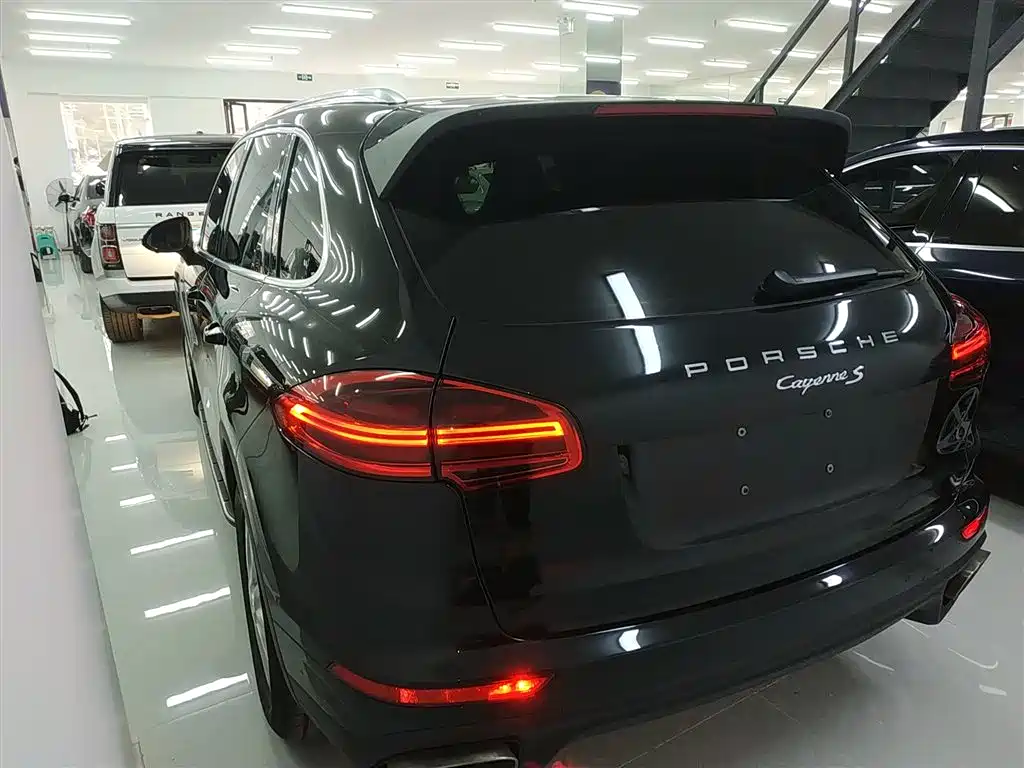 Porsche Cayenne 2018 — фото 23