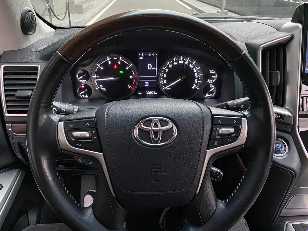 Toyota Land Cruiser 2019 — фото 11