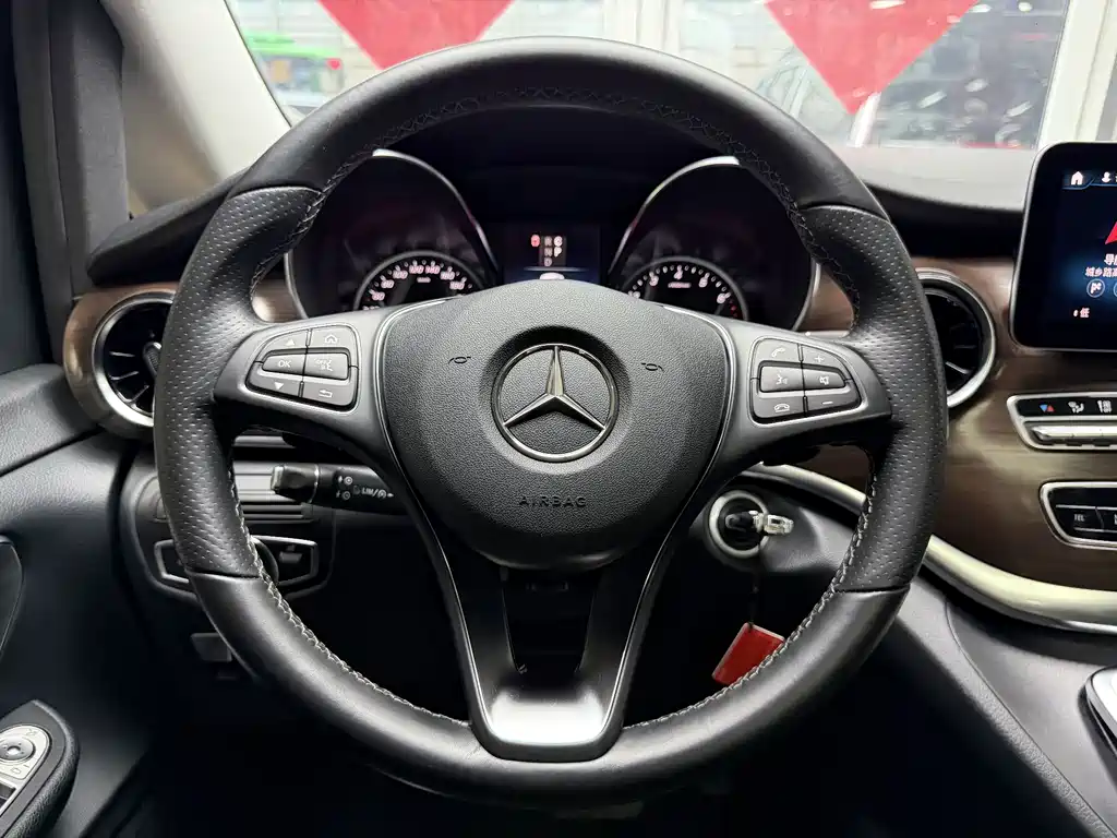 Mercedes-Benz V-Class 2021 — фото 12