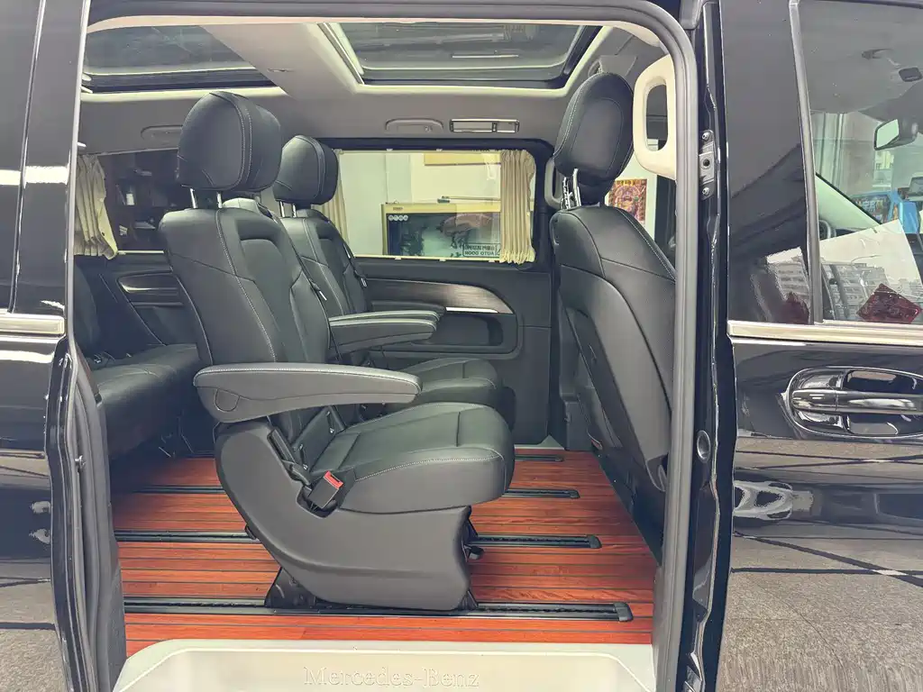 Mercedes-Benz V-Class 2021 — фото 18