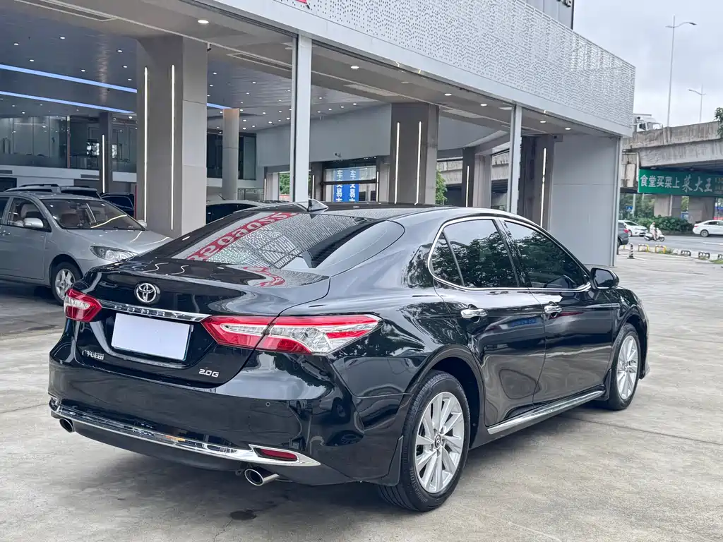 Toyota Camry 2023 — фото 15