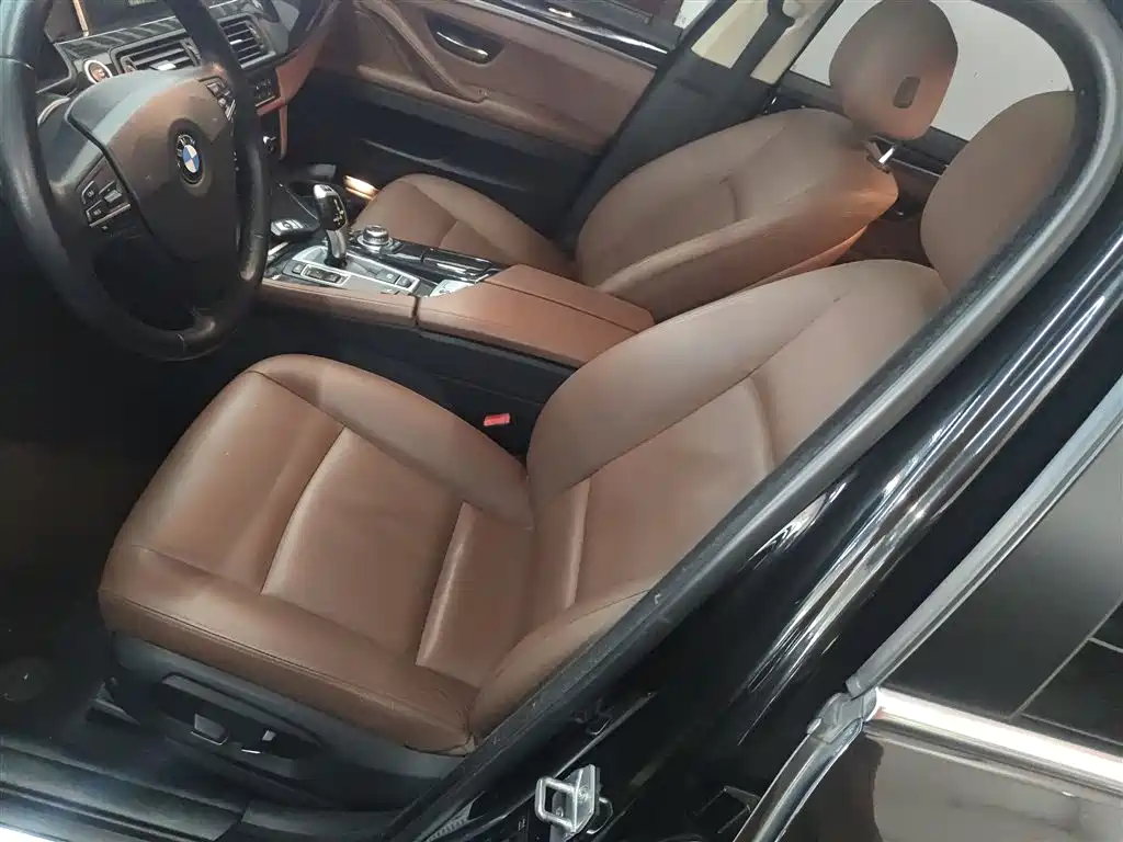 BMW 5 Series 2015 — фото 15