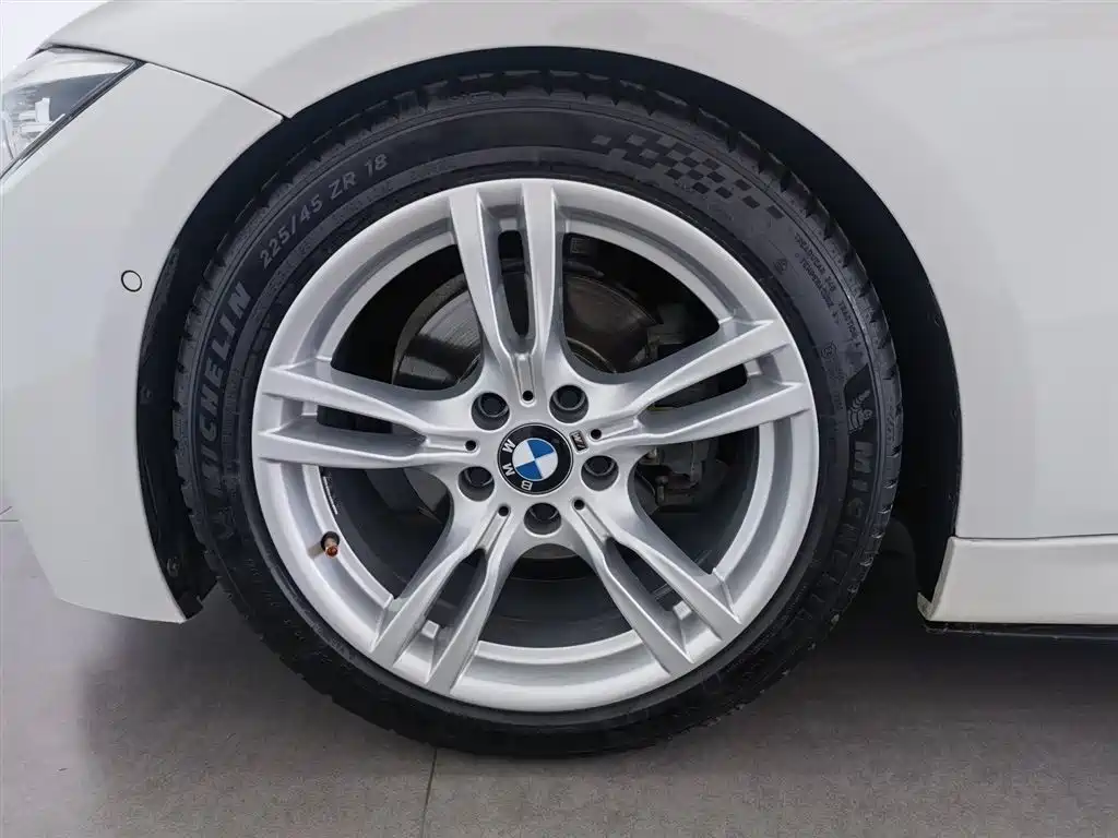 BMW 3 Series 2017 — фото 17