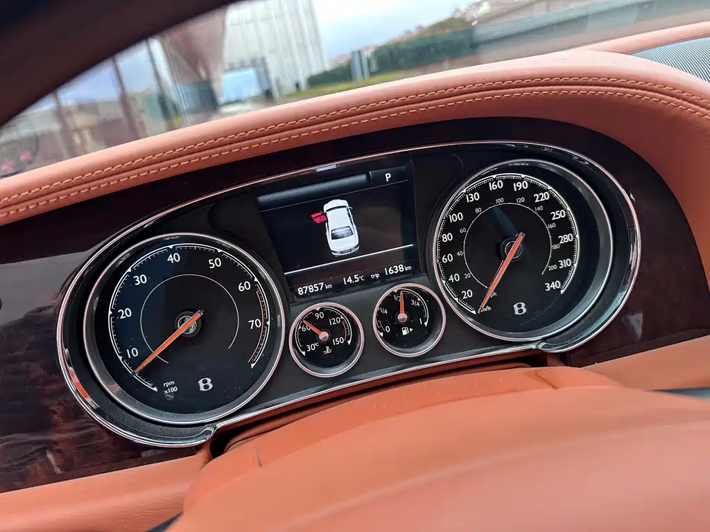 Bentley Flying Spur 2017 — фото 9