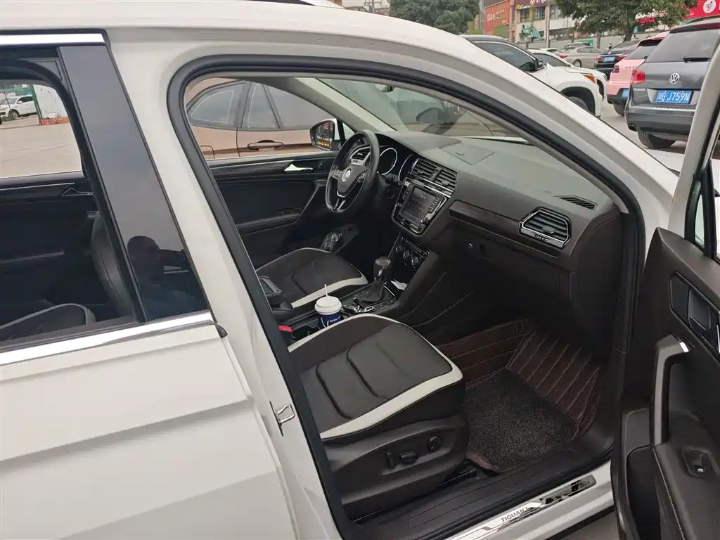 Volkswagen Tiguan L 2018 — фото 25