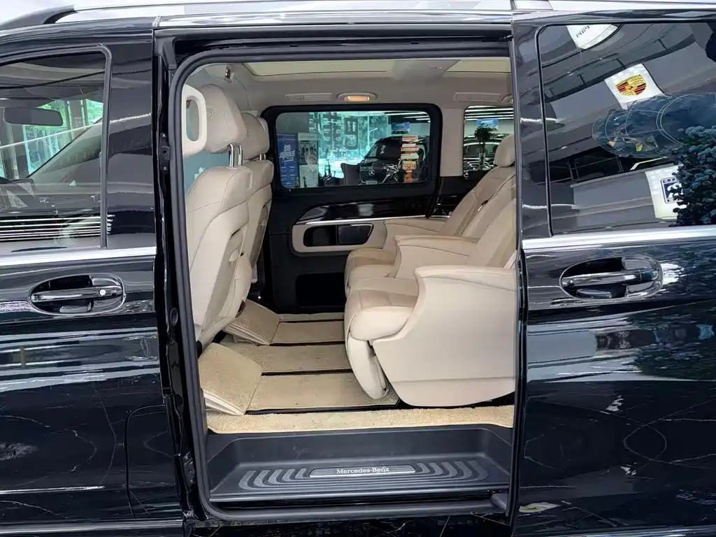 Mercedes-Benz V-Class 2019 — фото 13