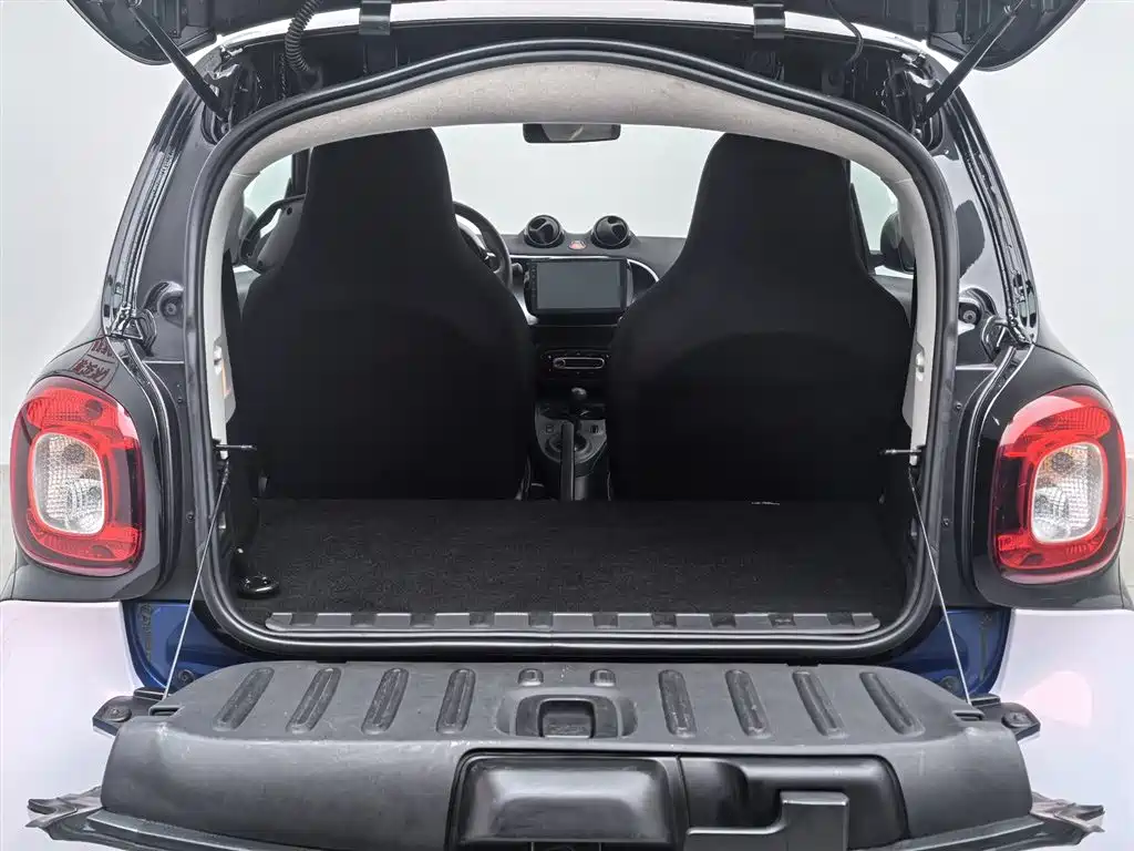 smart Fortwo 2019 — фото 16