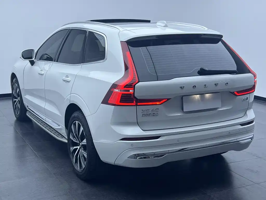Volvo XC60 2023 — фото 18