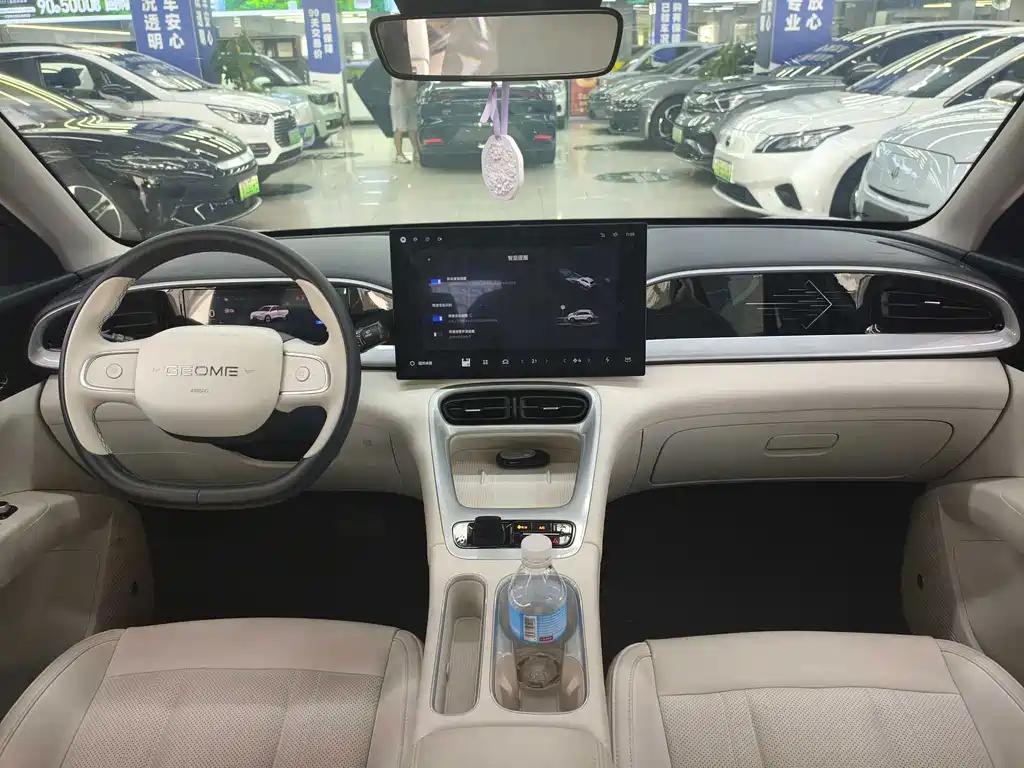Geely Galaxy Starwish 2025 — фото 8