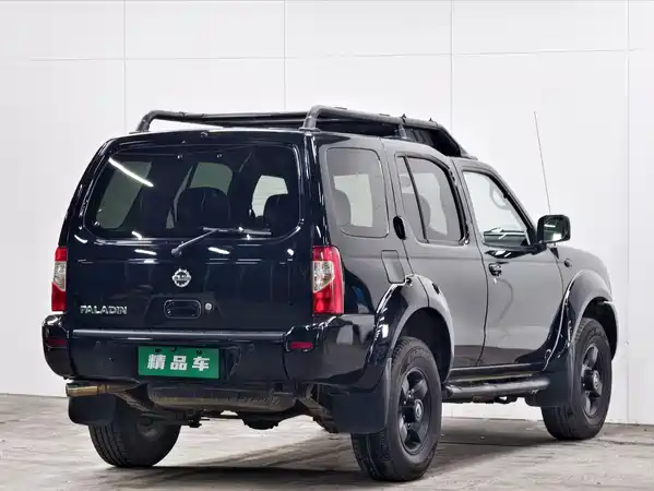 Nissan Paladin 2012