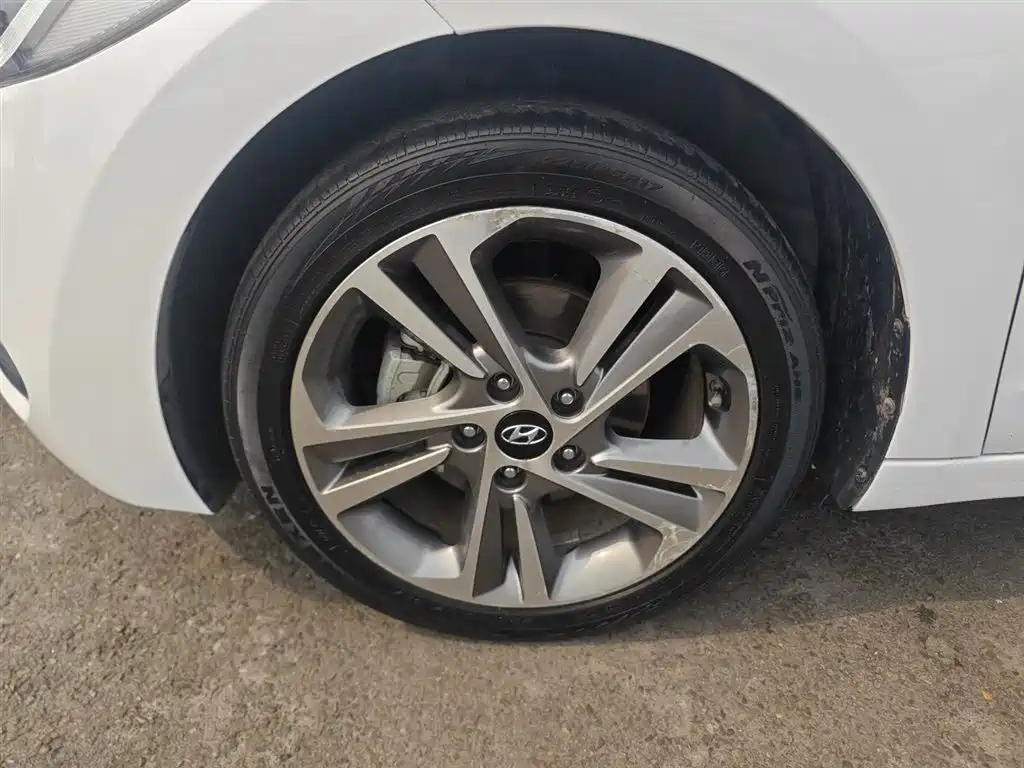 Hyundai Elantra 2016 — фото 25