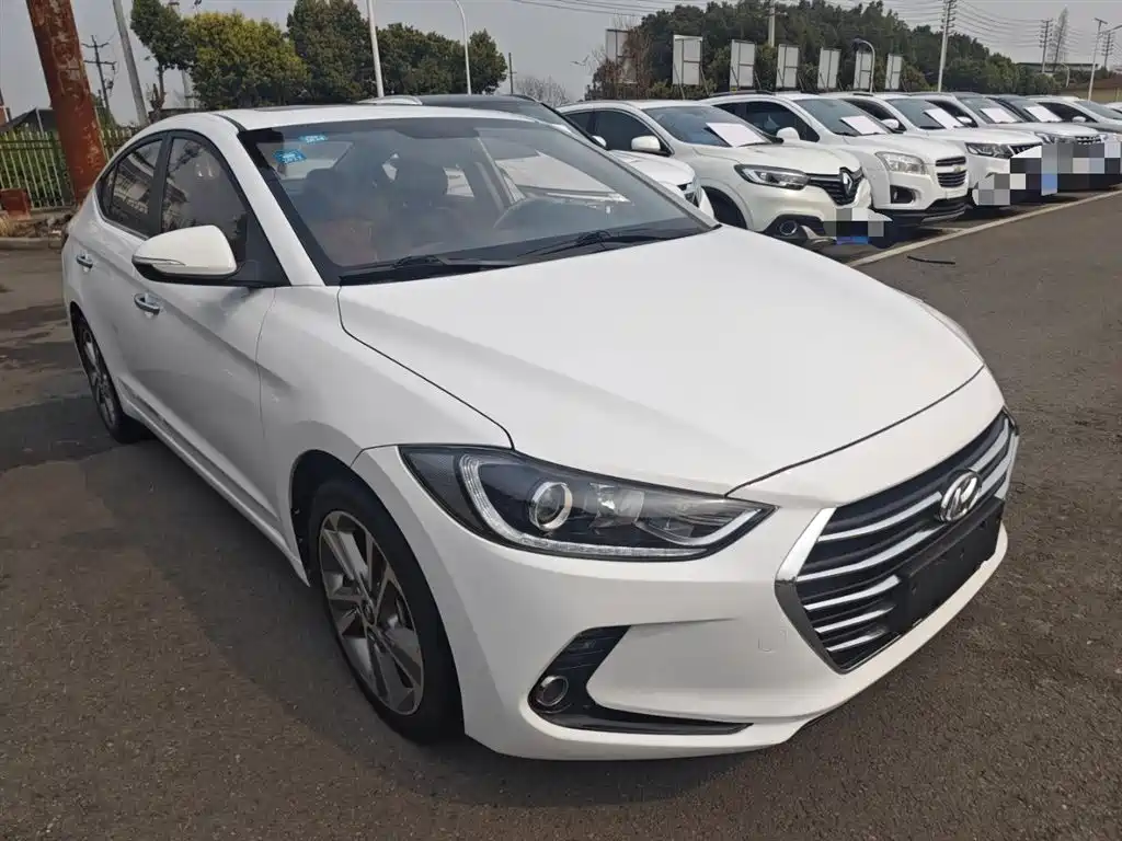 Hyundai Elantra 2016 — фото 22