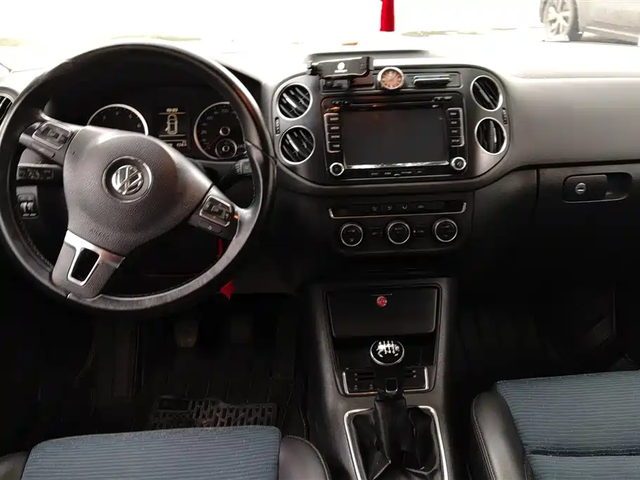 Volkswagen Tiguan 2013 — фото 12