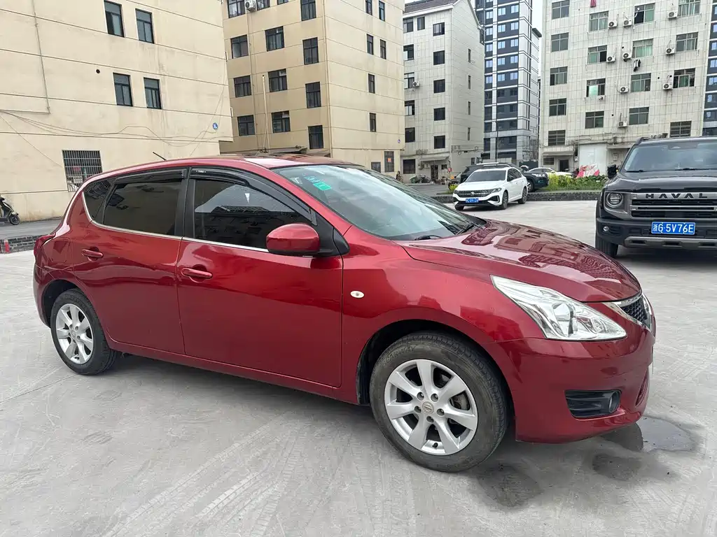 Nissan Tiida 2015 — фото 2