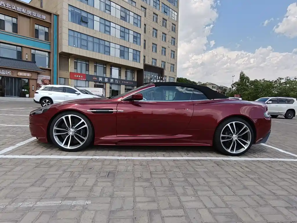 Aston Martin DBS 2009 — фото 14