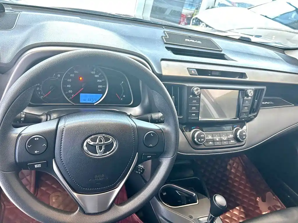 Toyota RAV4 2019 — фото 10