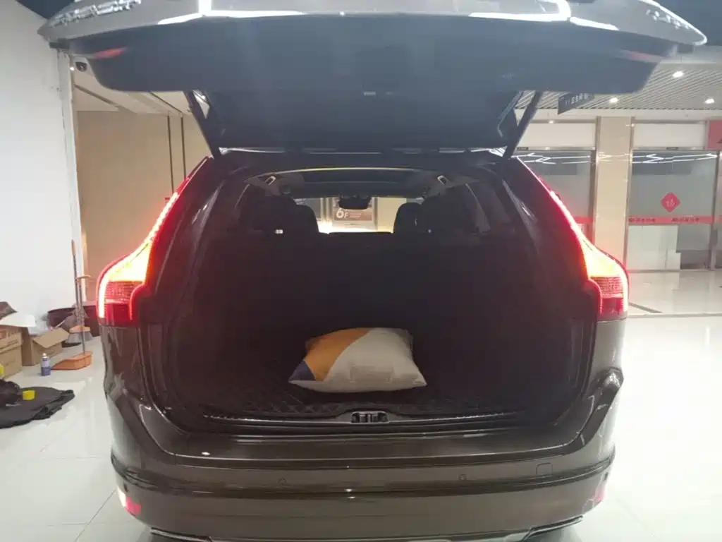 Volvo XC60 2017 — фото 19