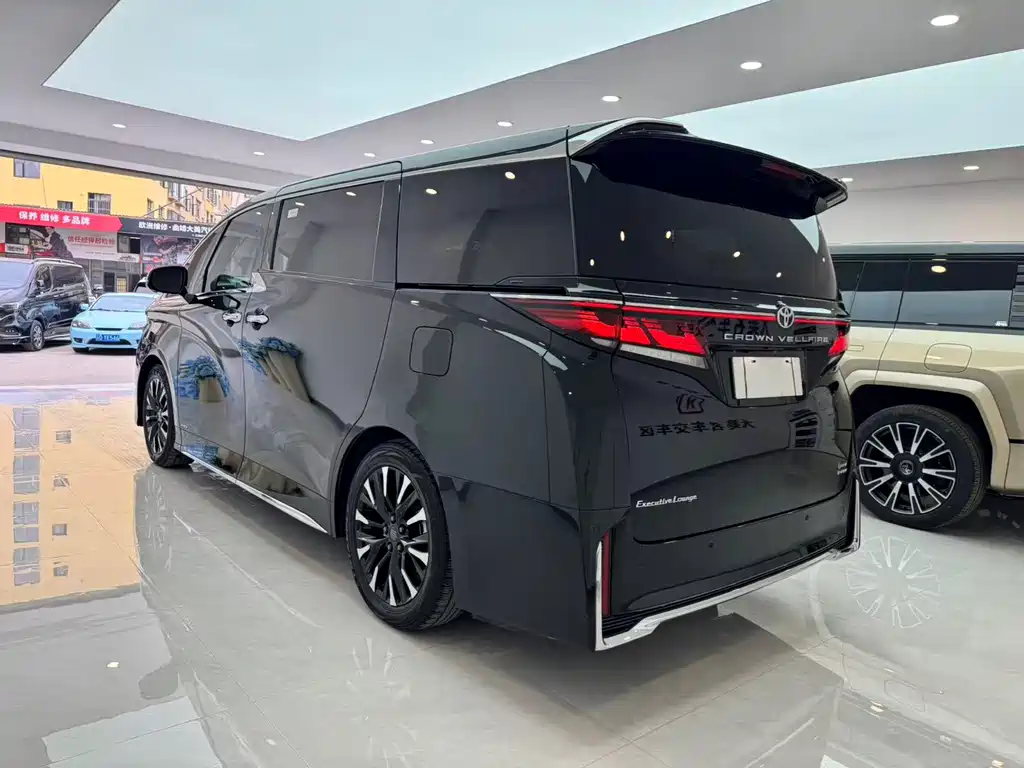 Toyota Vellfire 2024 — фото 8