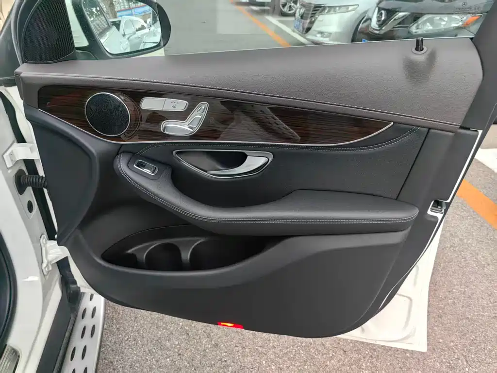 Mercedes-Benz GLC 2018 — фото 11
