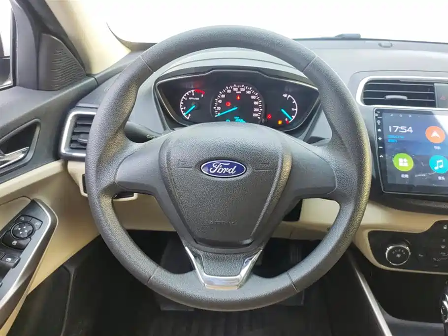 Ford Escort 2018 — фото 15