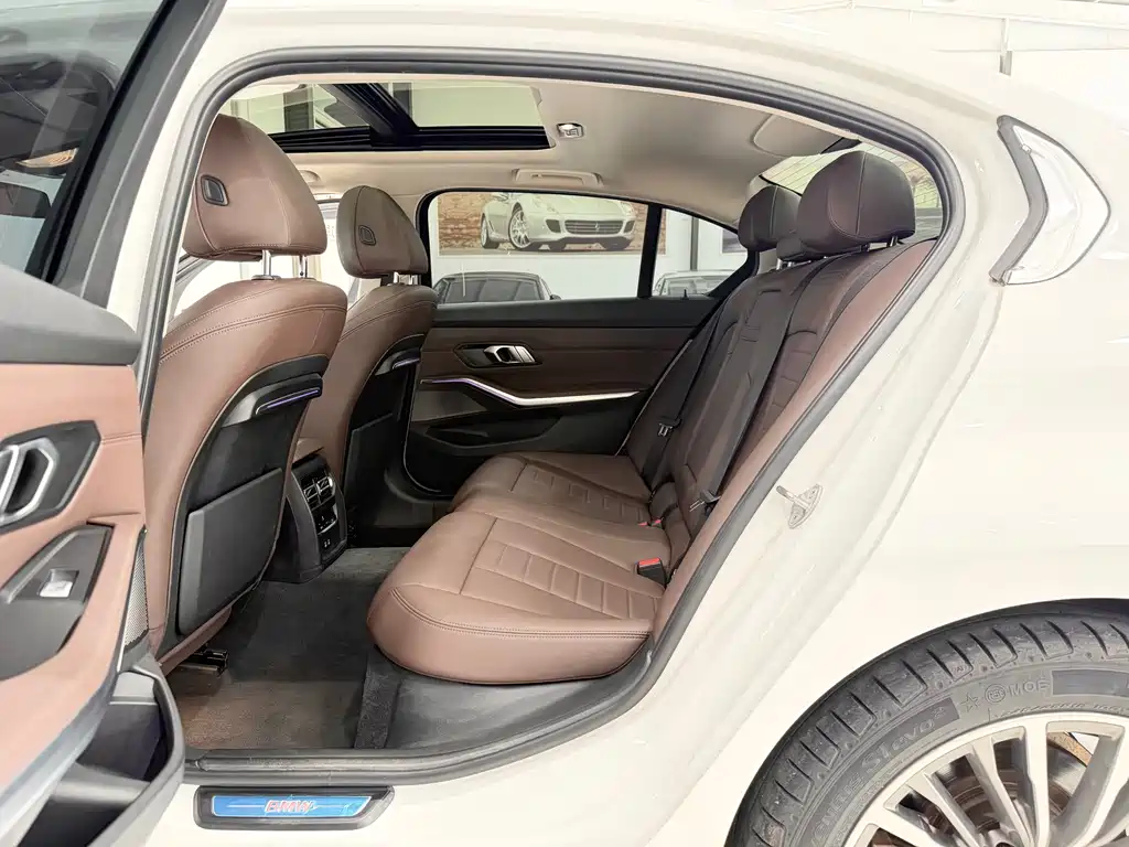BMW 3 Series 2019 — фото 15