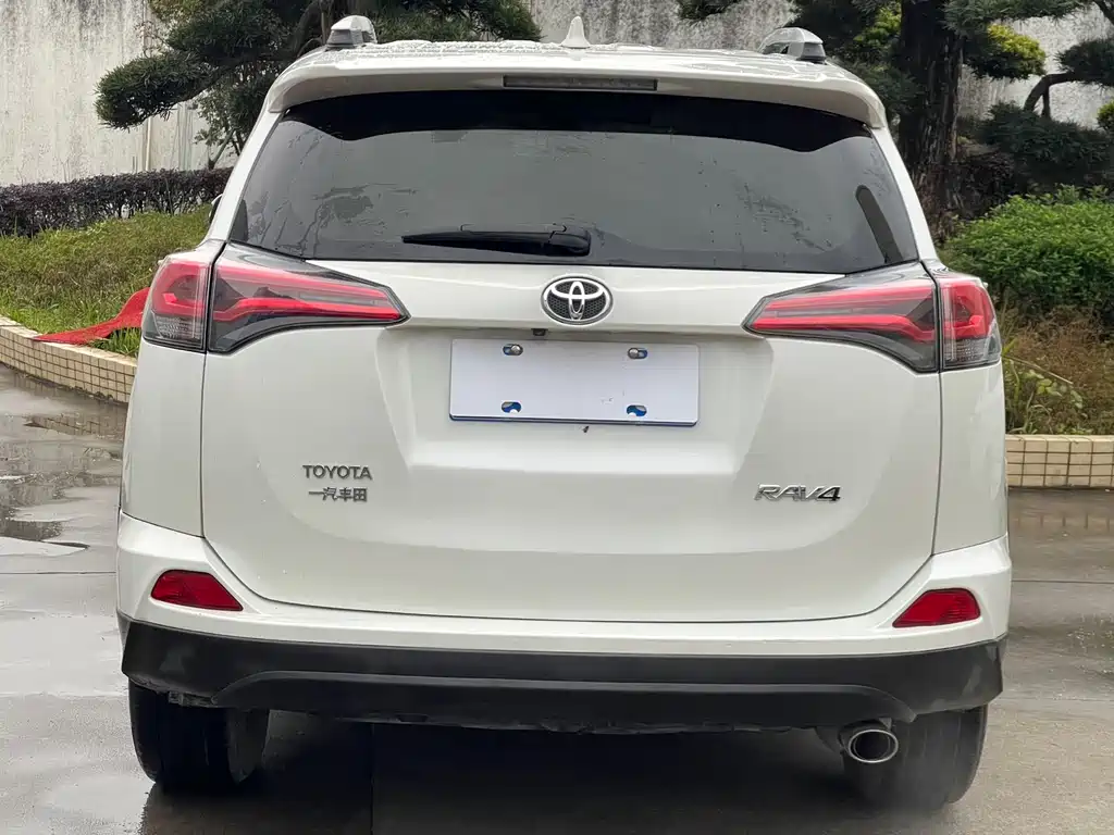 Toyota RAV4 2017 — фото 4
