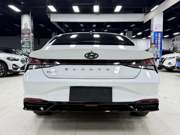 Hyundai Elantra 2023