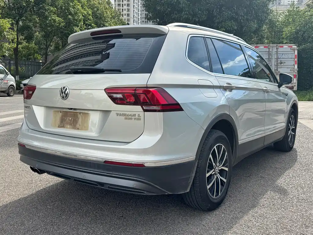 Volkswagen Tiguan L 2018 — фото 10