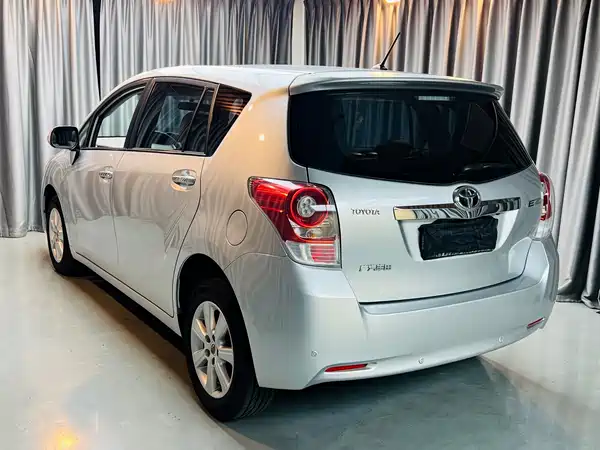 Toyota Yizhi 2013