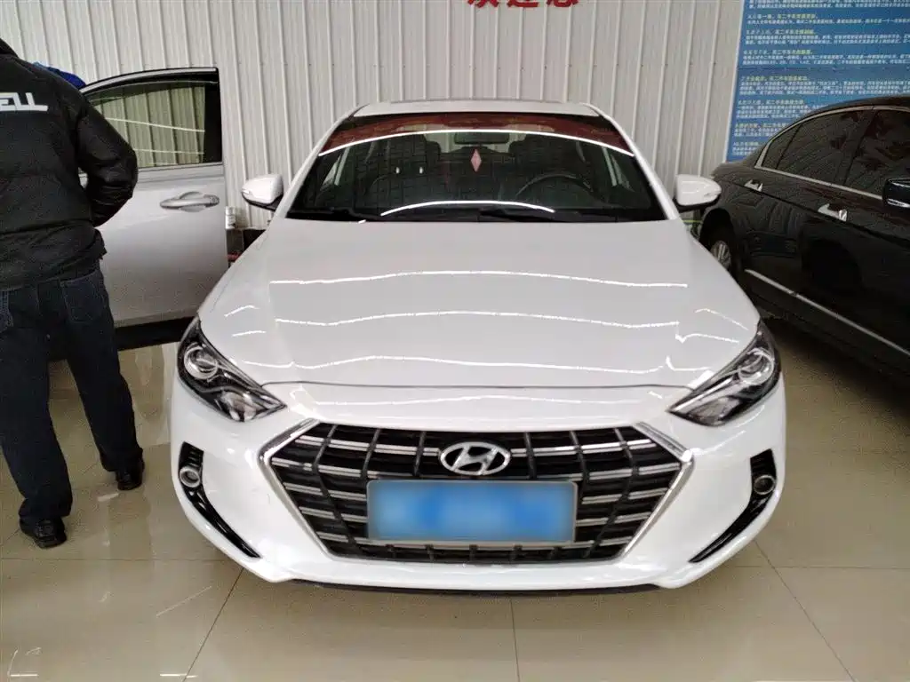 Hyundai Elantra 2019 — фото 3