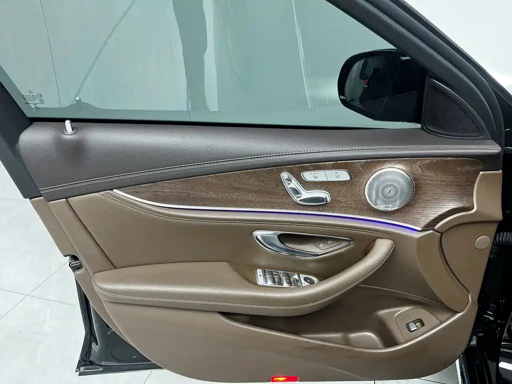 Mercedes-Benz E-Class 2022 — фото 17
