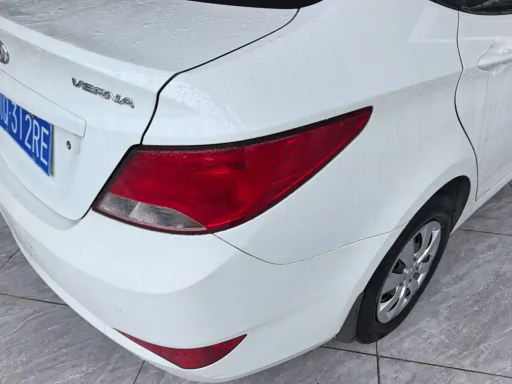 Hyundai Verna 2015 — фото 8