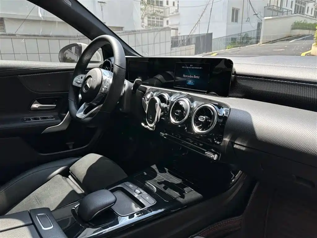 Mercedes-Benz A-Class 2019 — фото 11