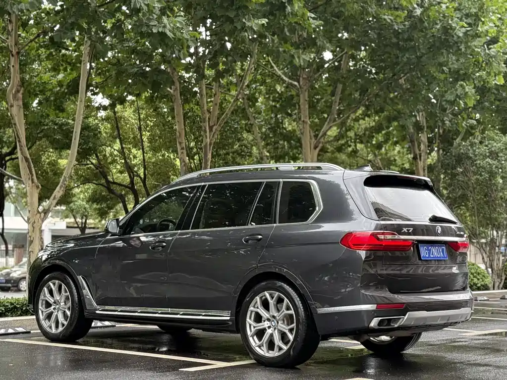 BMW X7 2021