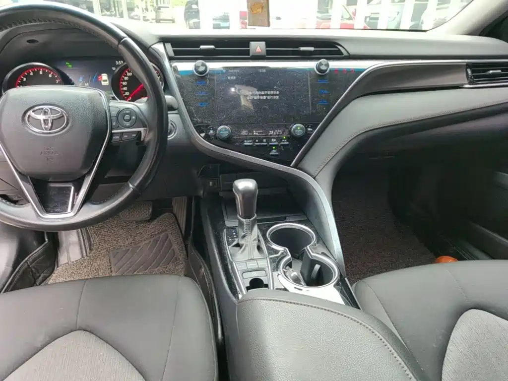 Toyota Camry 2019 — фото 13