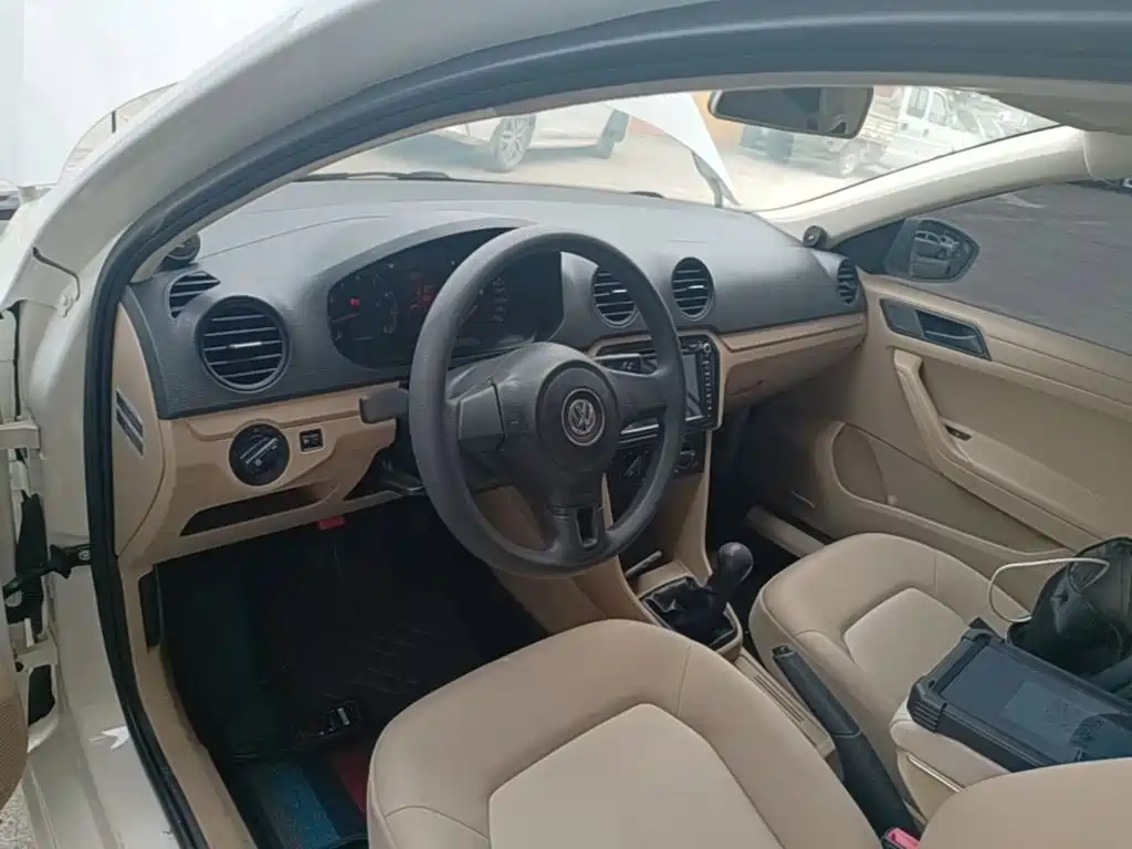 Volkswagen Jetta 2015 — фото 10