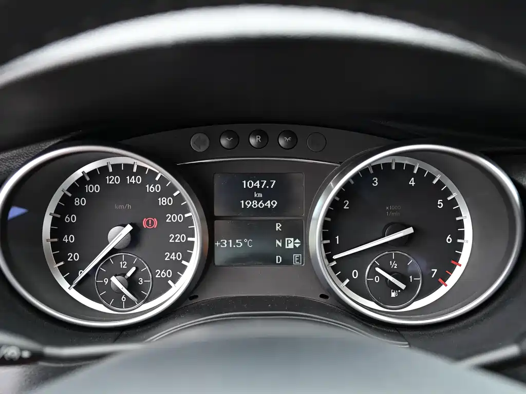 Mercedes-Benz R-Class 2016 — фото 10