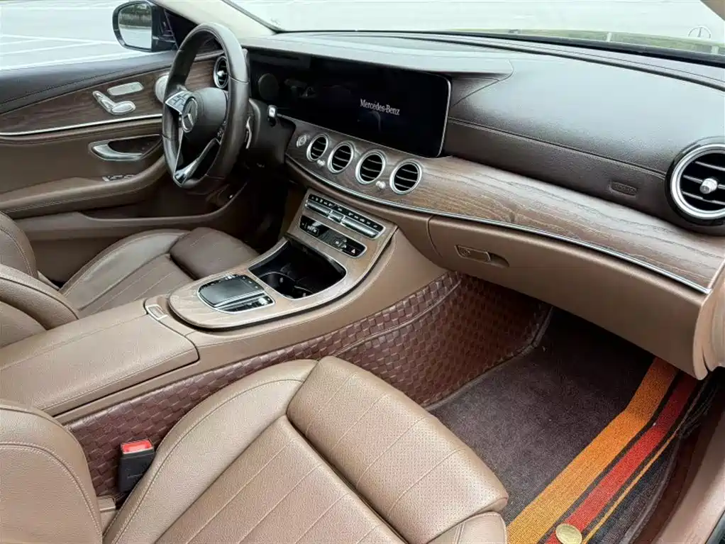 Mercedes-Benz E-Class 2022 — фото 14