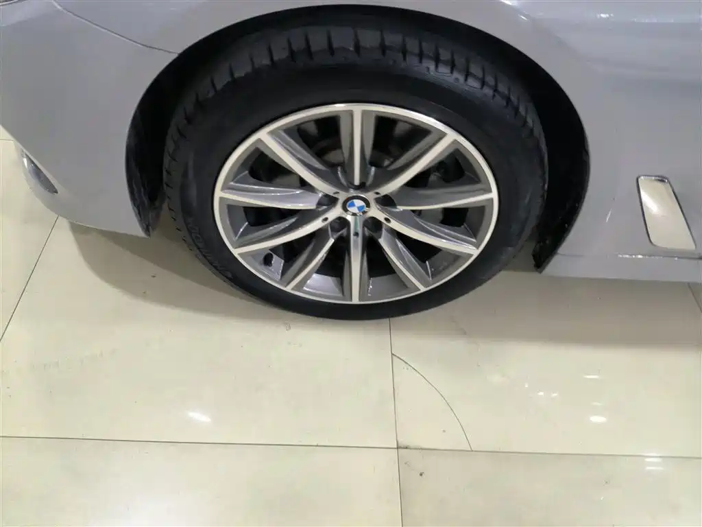 BMW 5 Series 2017 — фото 25